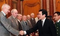 President Truong Tan Sang receives former Soviet veteran delegation