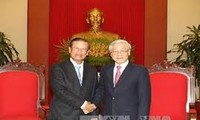 Party General Secretary Nguyen  Phu Trong receives Lao PDR Deputy Prime Minister