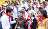 President Truong Tan Sang meets underprivileged children