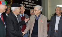 Party General Secretary Nguyen Phu Trong meets voters in Ba Dinh and Hoan Kiem Districts 