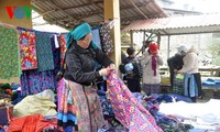 Colourful Pa Co highland market 