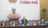 Deputy Prime Minister Nguyen Xuan Phuc chairs a meeting on administrative reform