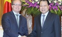 Deputy PM Vu Van Ninh meets WB Vice President