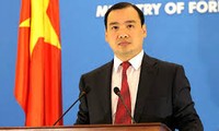 Vietnam insists on peaceful measures to request China to withdraw its oil rig