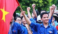 Vietnamese students demand China withdraw its oil rig from Vietnam's waters