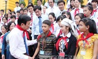 State President meets unfortunate children