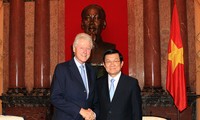 Former US President Bill Clinton pledges to foster Vietnam - US relations