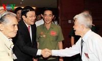 President meets former revolutionary prisoners