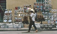 Hanoi city streets in the post-subsidy period 