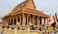 Theravada Buddhists’ robe-offering festival celebrated in Hanoi