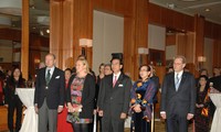 Friendly meeting to mark Vietnam-Sweden 45th diplomatic ties