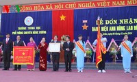 Vice President Nguyen Thi Doan conferred Labor Hero title to Hung Vuong School in Gia Lai province