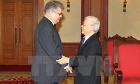 Party leader Nguyen Phu Trong receives Russian Ambassador