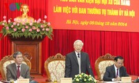 Party leader Nguyen Phu Trong meets with Hanoi Party Committee