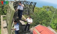 High Command of Military Zone 5 pays Tet visit to locals on Hon Doc islet 