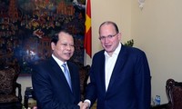 Vietnam supports international investors joining economic restructuring