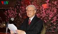 Party leader Nguyen Phu Trong extends Tet wishes to former Party and State leaders