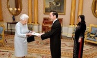  UK Queen supports cooperation with Vietnam