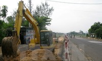 Deputy Prime Minister Nguyen Xuan Phuc starts the expansion of National Highway 1A