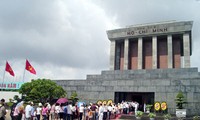 25,000 people visit President Ho Chi Minh Mausoleum during Tet