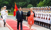 PM Nguyen Tan Dung hold talks with Norwegian PM Erna Solberg