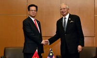 PM Nguyen Tan Dung meets Malaysian PM and Philippine President