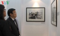 President Truong Tan Sang visits AP Photo exhibit “Vietnam-The Real War”