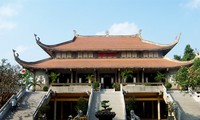 Tour of famous pagodas in Ho Chi Minh City