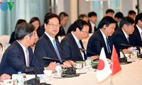 PM Nguyen Tan Dung hold talks with Japanese businesses 