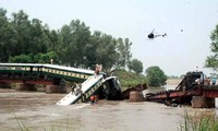 Pakistan: train accident kills at least at least 12