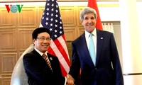 Deputy PM, Foreign Minister Pham Binh Minh holds talks with US Secretary of State John Kerry