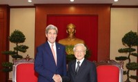 Party leader Nguyen Phu Trong hails US Secretary of State John Kerry's visit to Vietnam