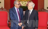 Party leader Nguyen Phu Trong receives Bangladeshi President Abdul Hamid