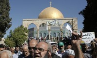 Israeli police, Palestinians clash at Jerusalem holy site