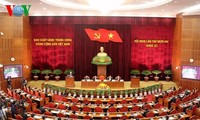 12th session of the 11th Party Central Committee continues 