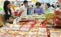 HCM city companies stockpile sufficient goods for Tet