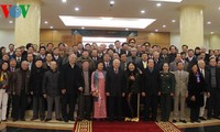 Party leader meets with artists, intellectuals, and scientists