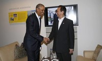 PM Dung, US President meet on the fringe of ASEAN-US Summit