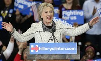 Hillary Clinton scores victory in South Carolina primary