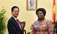 Prime Minister Nguyen Tan Dung receives WB Country Director Victoria Kwakwa