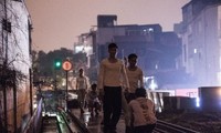 RoK artists stage “Memories-Things to remember” on Long Bien bridge