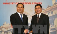 Deputy PM Pham Binh Minh receives Party Secretary of China's Guangxi 