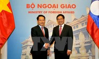 Vietnamese, Lao Foreign Ministers vow to reinforce ties