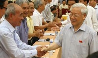 Party leader Nguyen Phu Trong meets voters in Hanoi