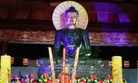 Jade Buddha statue welcomed in Thai Nguyen