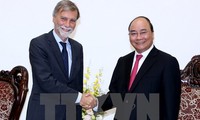 Prime Minister Nguyen Xuan Phuc meets Italy’s Minister of Infrastructure and Transport