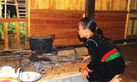 Firewood stove of the Kho Mu