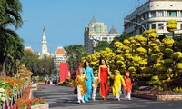 Ho Chi Minh City prepares flower streets for Tet