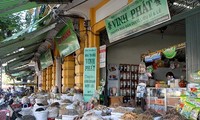 HCMC’s Oriental medicine streets attract tourists