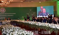 ECO summit suggests enhancing economic cooperation